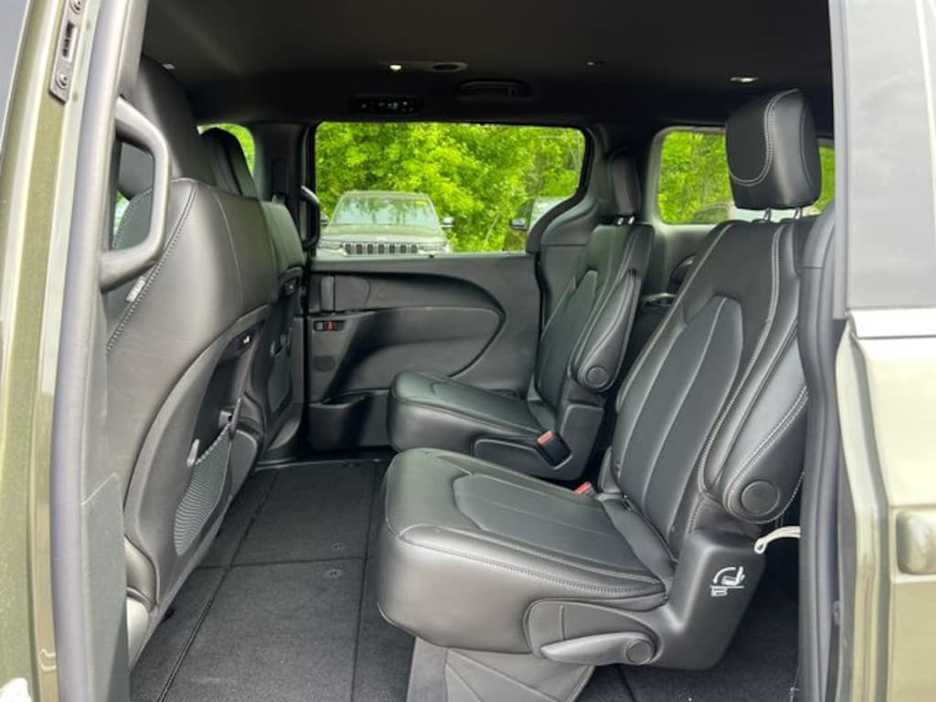 New 2027 Chrysler Pacifica SELECT AWD Passenger Van