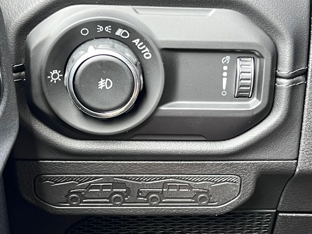 2025 Jeep Wrangler 4-Door Sahara - Photo 20