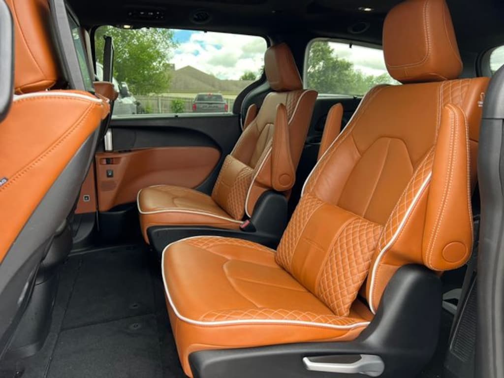 Used 2024 Chrysler Pacifica Pinnacle Minivan/Van