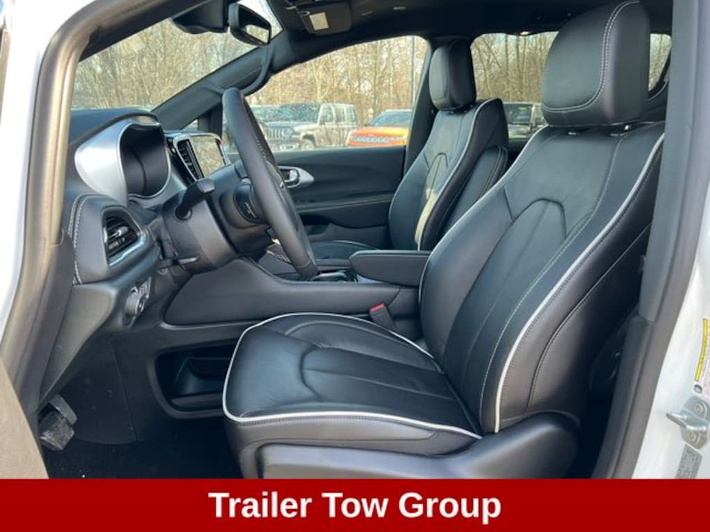 New 2026 Chrysler Pacifica LIMITED AWD Passenger Van