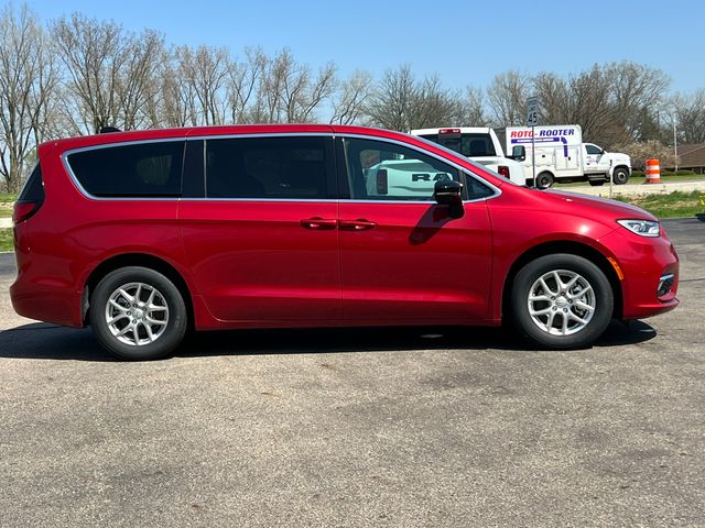 2026 Chrysler Pacifica Select - Photo 48