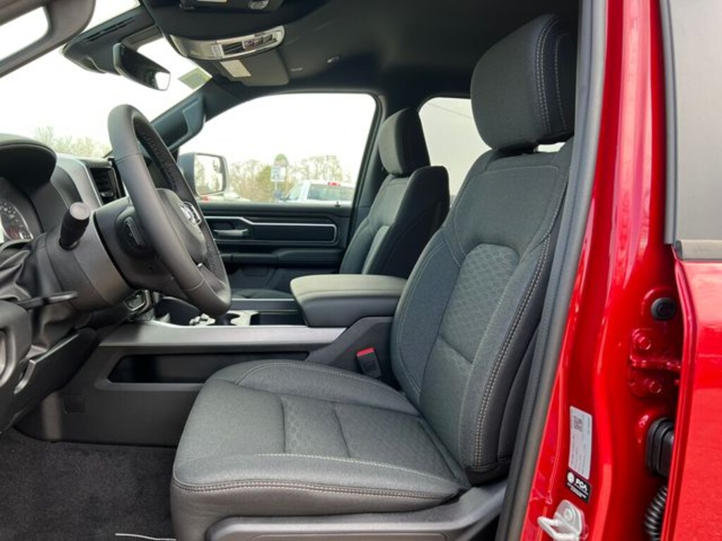 New 2026 Ram 1500 BIG HORN CREW CAB 4X4 5'7 BOX Pickup