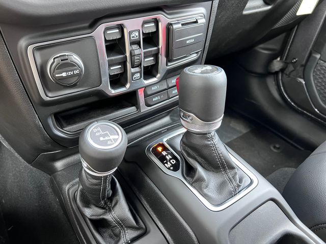2025 Jeep Wrangler 4-Door Sahara - Photo 29