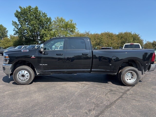 2025 Ram 3500 Laramie photo 2