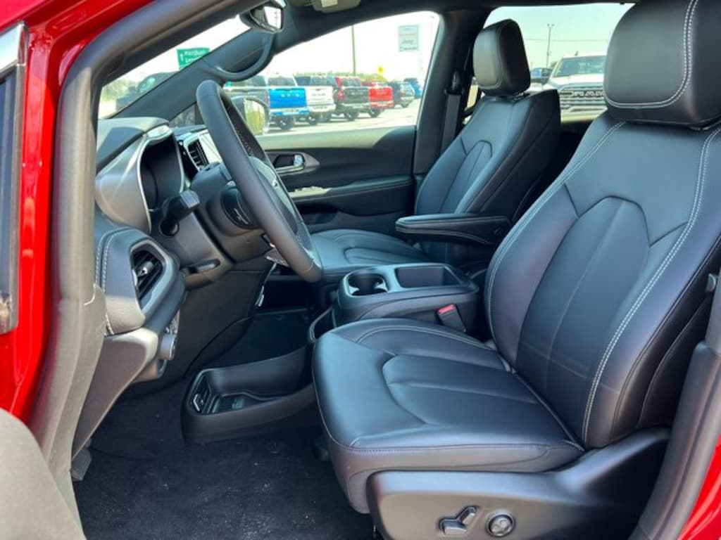 New 2026 Chrysler Pacifica SELECT Passenger Van