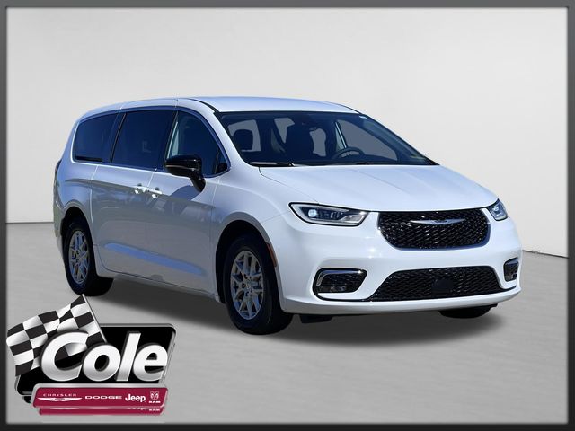 2024 Chrysler Pacifica Touring L's photo