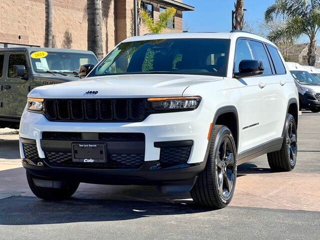 2025 Jeep Grand Cherokee Altitude photo 4