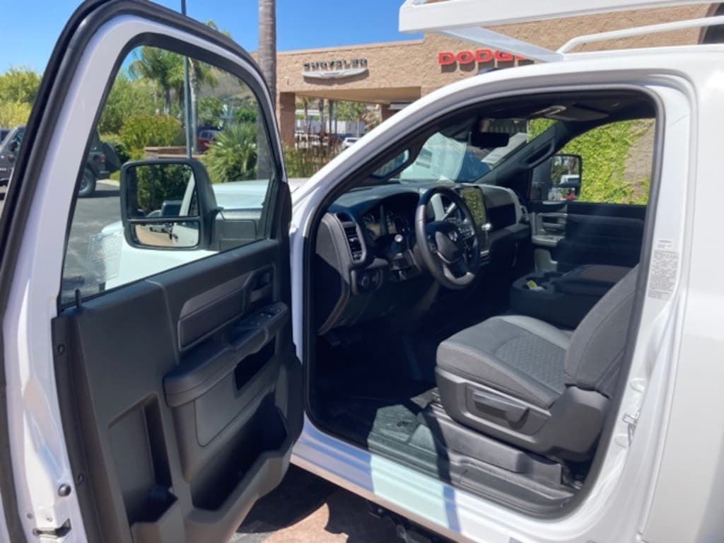 New 2025 Ram 3500 Chassis Cab 3500 TRADESMAN CHASSIS REGULAR CAB 4X4 60' CA Pickup