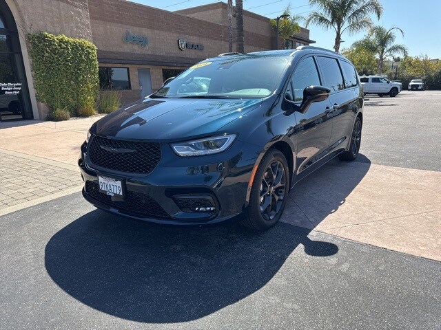 2024 Chrysler Pacifica Limited photo 2
