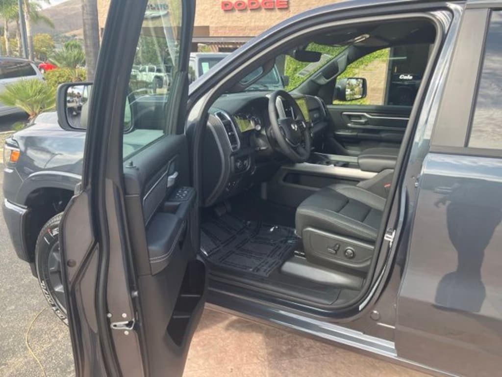 New 2026 Ram 1500 BIG HORN CREW CAB 4X4 5'7 BOX Pickup