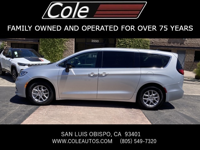 2024 Chrysler Pacifica Van Passenger Van 