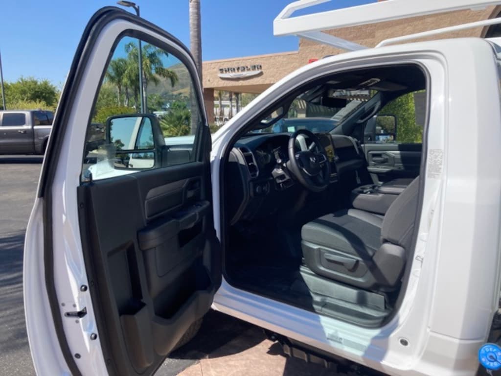 New 2025 Ram 3500 Chassis Cab 3500 TRADESMAN CHASSIS REGULAR CAB 4X4 60' CA Pickup