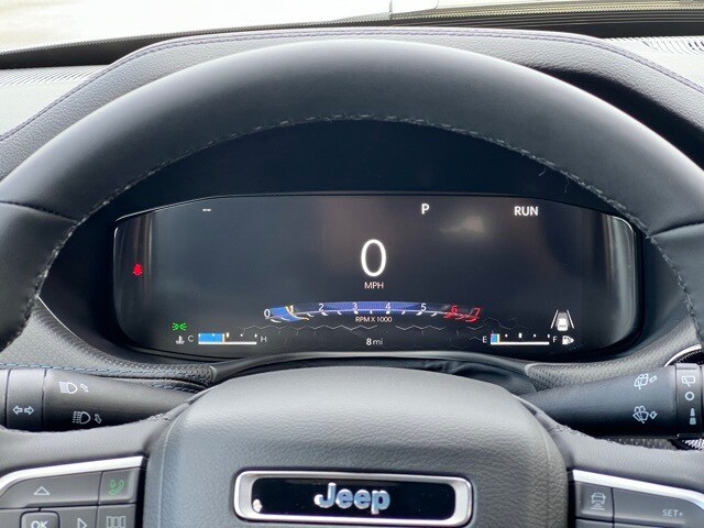 2025 Jeep Grand Cherokee Altitude photo 3