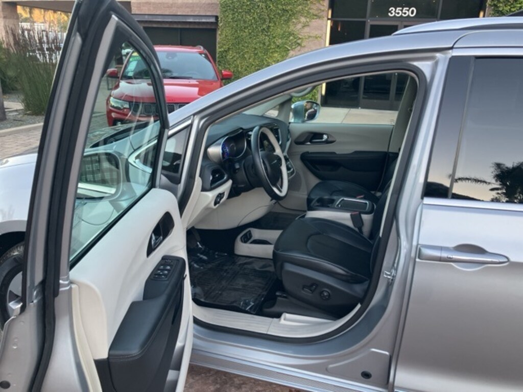 Used 2018 Chrysler Pacifica Hybrid Limited Van Passenger Van