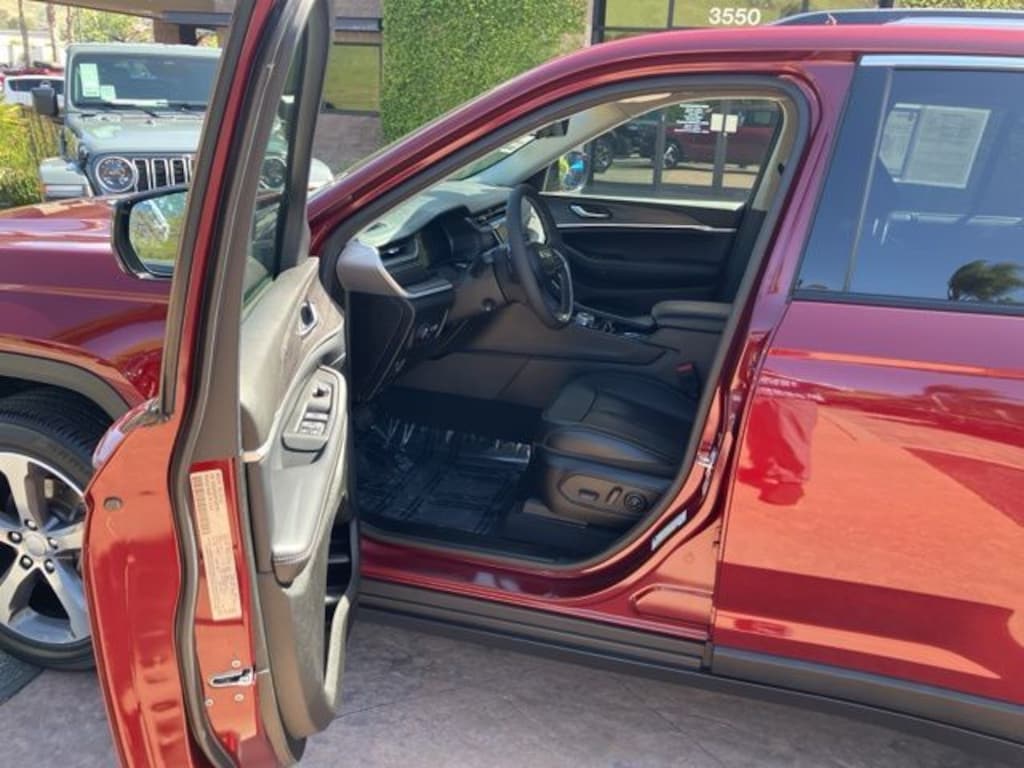 Used 2023 Jeep Grand Cherokee Limited SUV