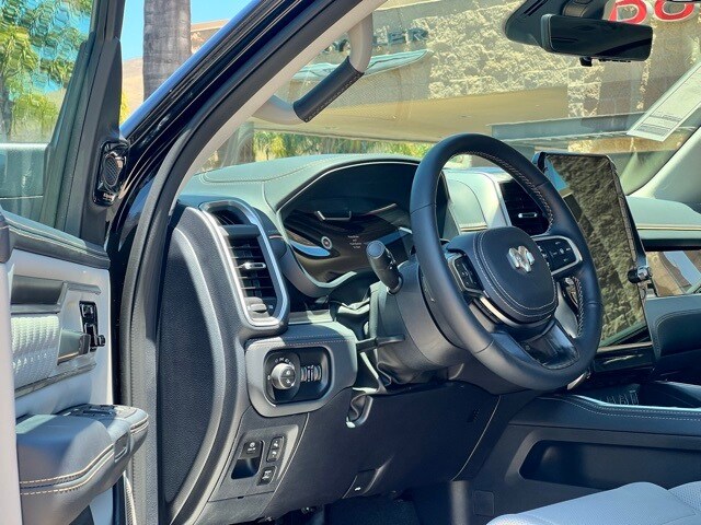 2025 Ram 1500 photo 2