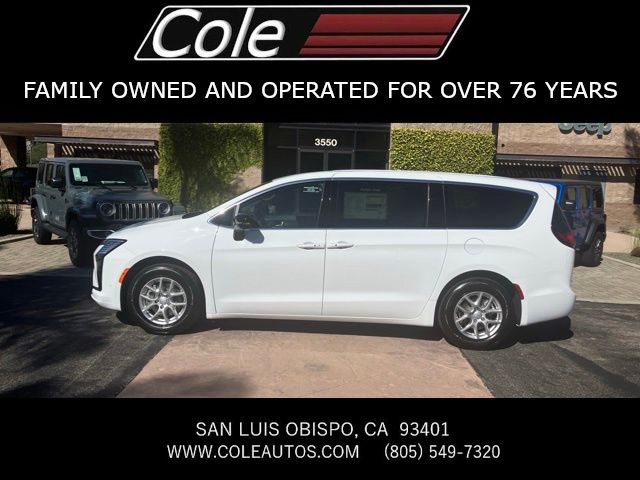 2027 Chrysler Pacifica Select's photo