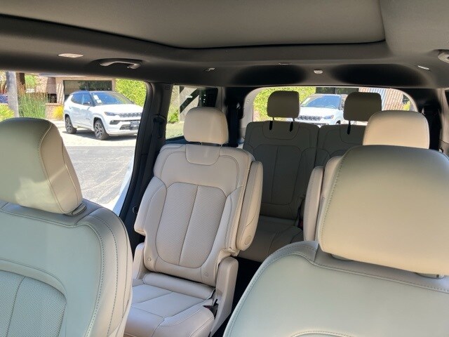 2025 Jeep Grand Cherokee Limited photo 2