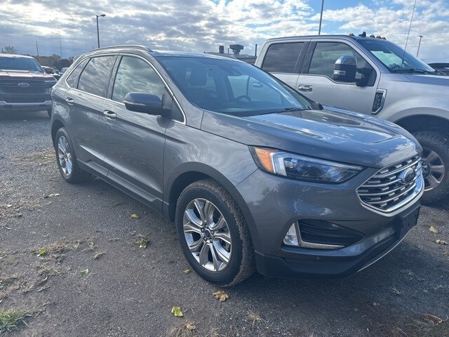 2022 Ford Edge Titanium photo 3
