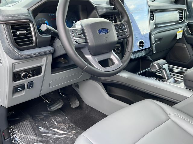 2025 Ford F-150 Lightning Flash - Photo 22