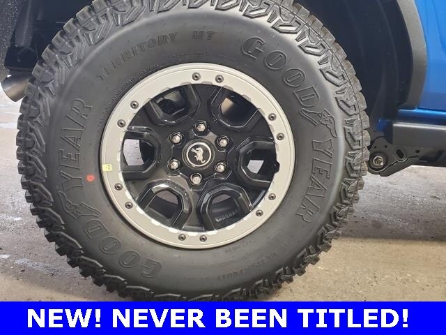 2023 Ford Bronco Badlands photo 2