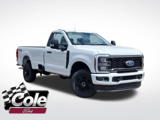2025 Ford F-350 Super Duty XL's photo
