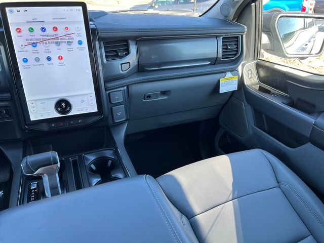 2025 Ford F-150 Lightning Flash - Photo 38