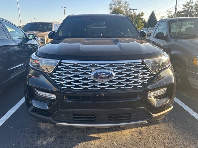 2022 Ford Explorer Platinum photo 2