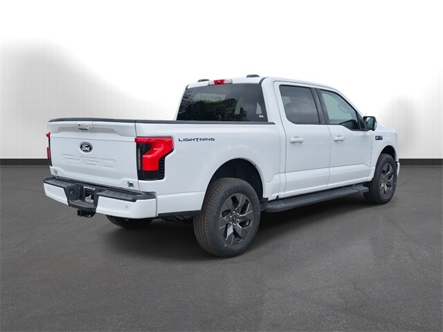 2025 Ford F-150 Lightning photo 4