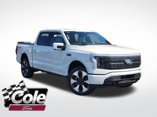 2025 Ford F-150 Lightning Platinum's photo
