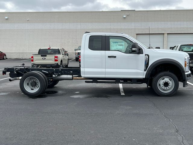 2025 Ford F-450 Super Duty Chassis Cab XL - Photo 32
