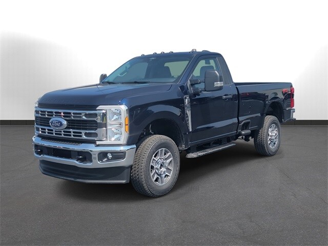 2025 Ford F-350 XLT photo 2