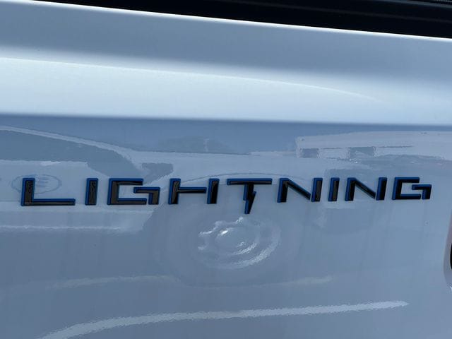 2025 Ford F-150 Lightning Flash - Photo 11