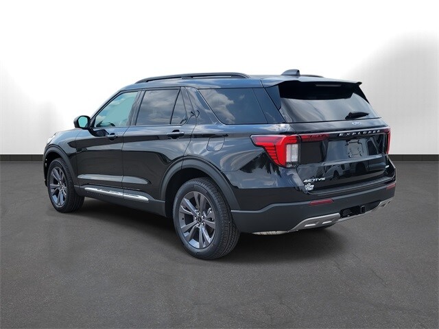 2025 Ford Explorer photo 3