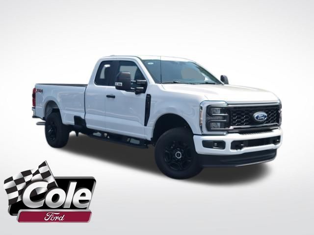 2025 Ford F-350 Super Duty XL's photo