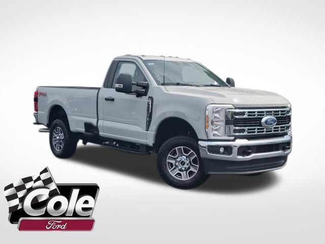 2025 Ford F-350 Super Duty XLT's photo