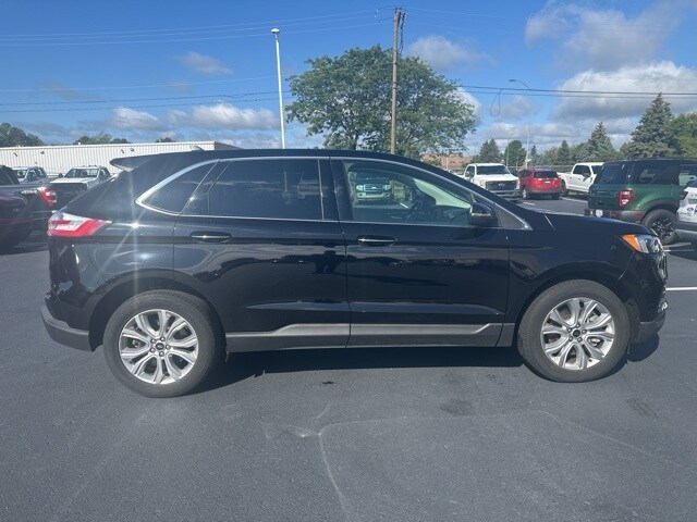2024 Ford Edge Titanium photo 4