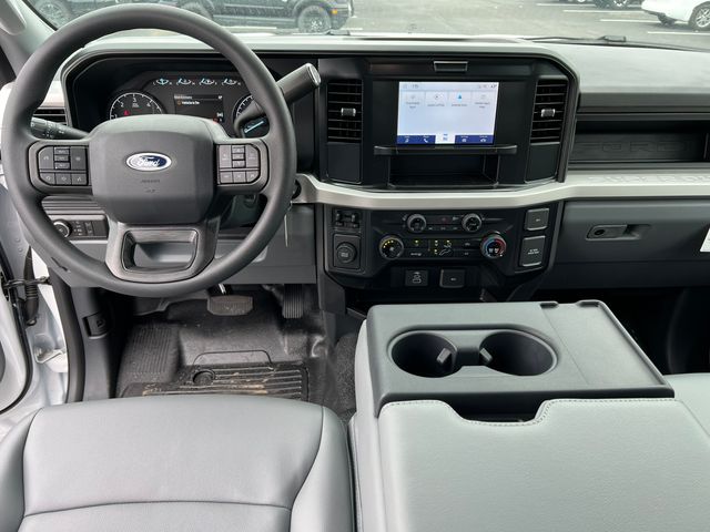 2025 Ford F-450 Super Duty Chassis Cab XL - Photo 2