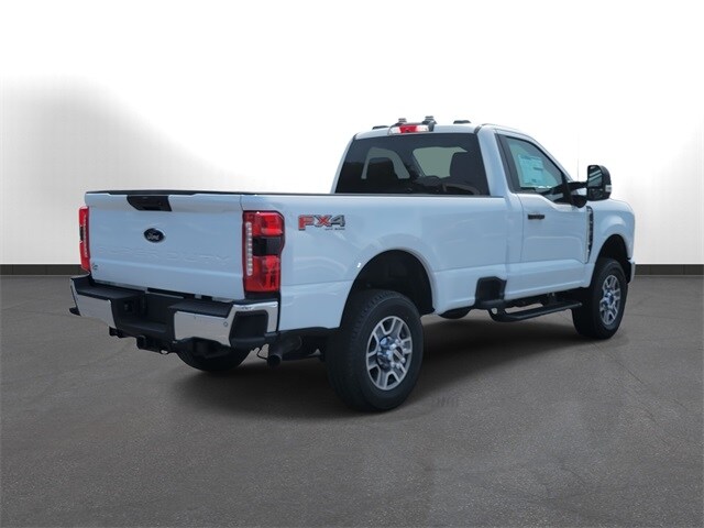 2025 Ford F-350 XLT photo 4