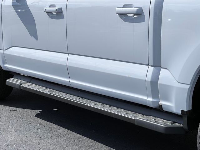 2025 Ford F-150 Lightning Flash - Photo 8