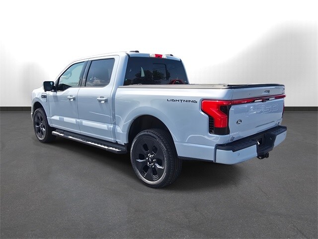 2025 Ford F-150 Lightning Platinum photo 3