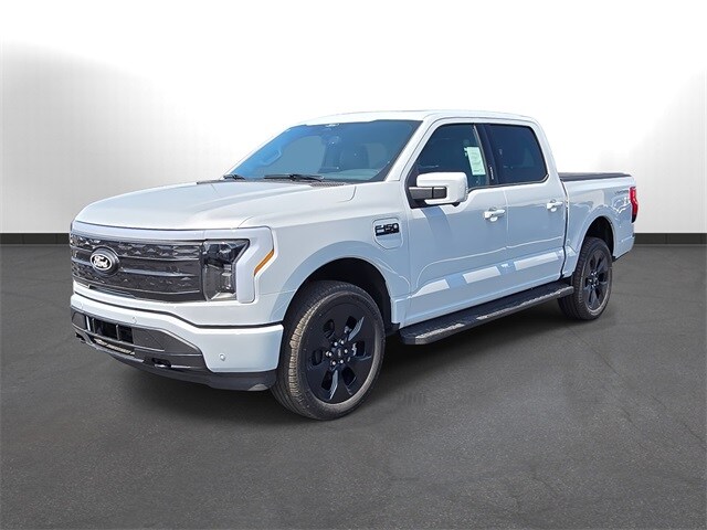 2025 Ford F-150 Lightning Platinum photo 2