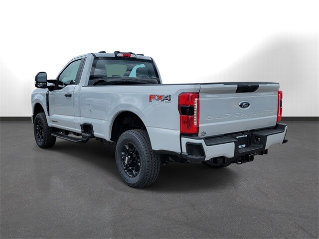 2025 Ford F-250 photo 3