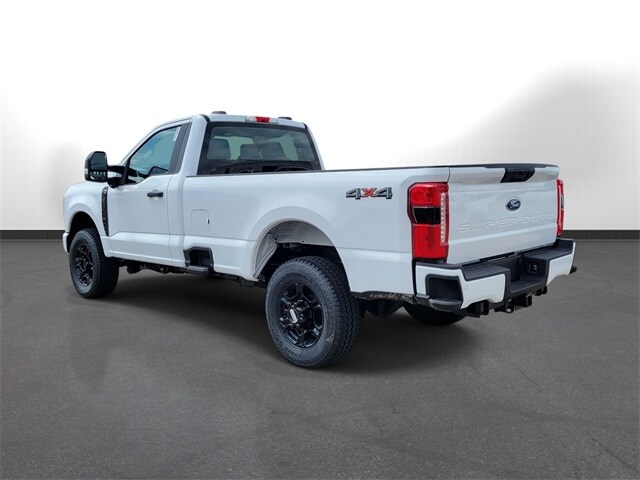2025 Ford F-350 photo 3