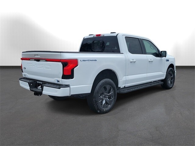 2025 Ford F-150 Lightning Lariat photo 4
