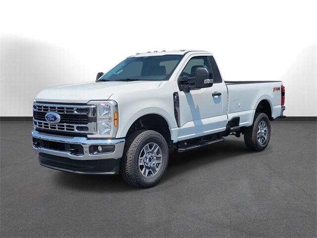 2025 Ford F-350 XLT photo 2