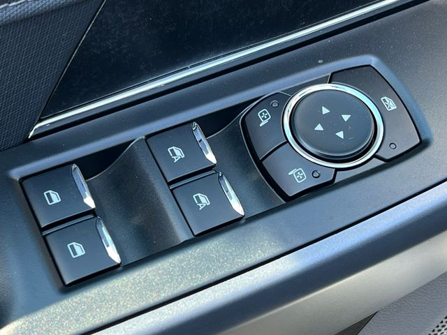 2025 Ford F-150 Lightning Flash - Photo 19