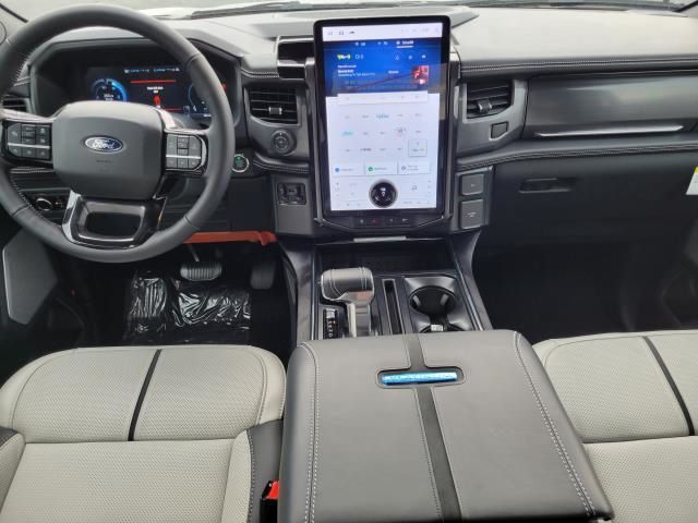 2025 Ford F-150 Lightning Platinum - Photo 17