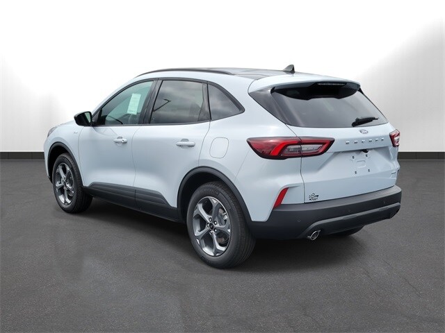 2025 Ford Escape ST-Line photo 3