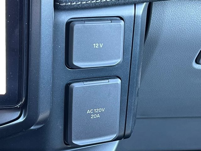 2025 Ford F-150 Lightning Flash - Photo 34
